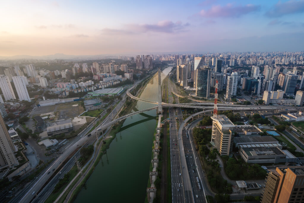 Projeto prevê a revitalização de 24 quilômetros das margens do rio, com melhorias de infraestrutura, segurança e recuperação ambiental